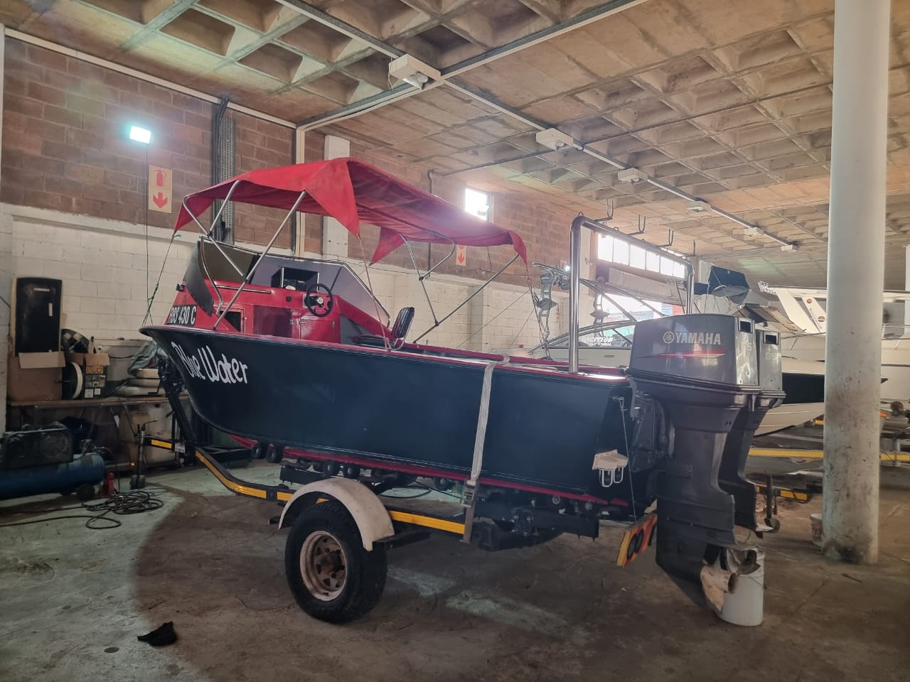 Monohull with 2x Yamaha 85hp two stroke - Image 2